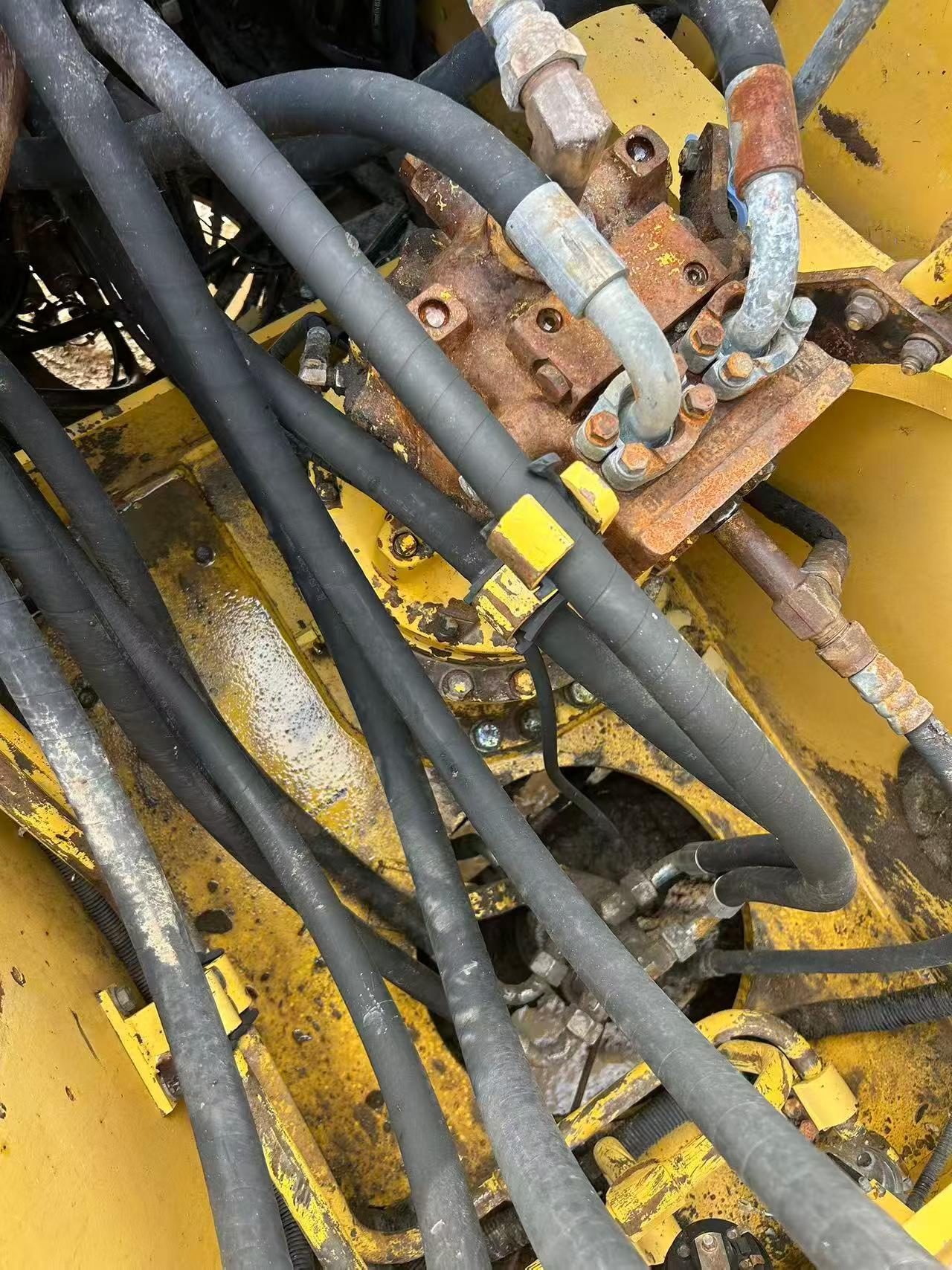 Buy Komatsu PC200-7 Used Excavator / 7