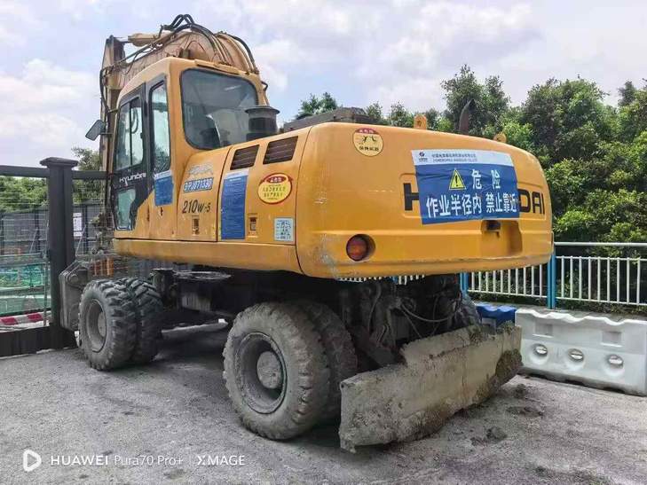 Buy Hyundai R210W Used Excavator / 1