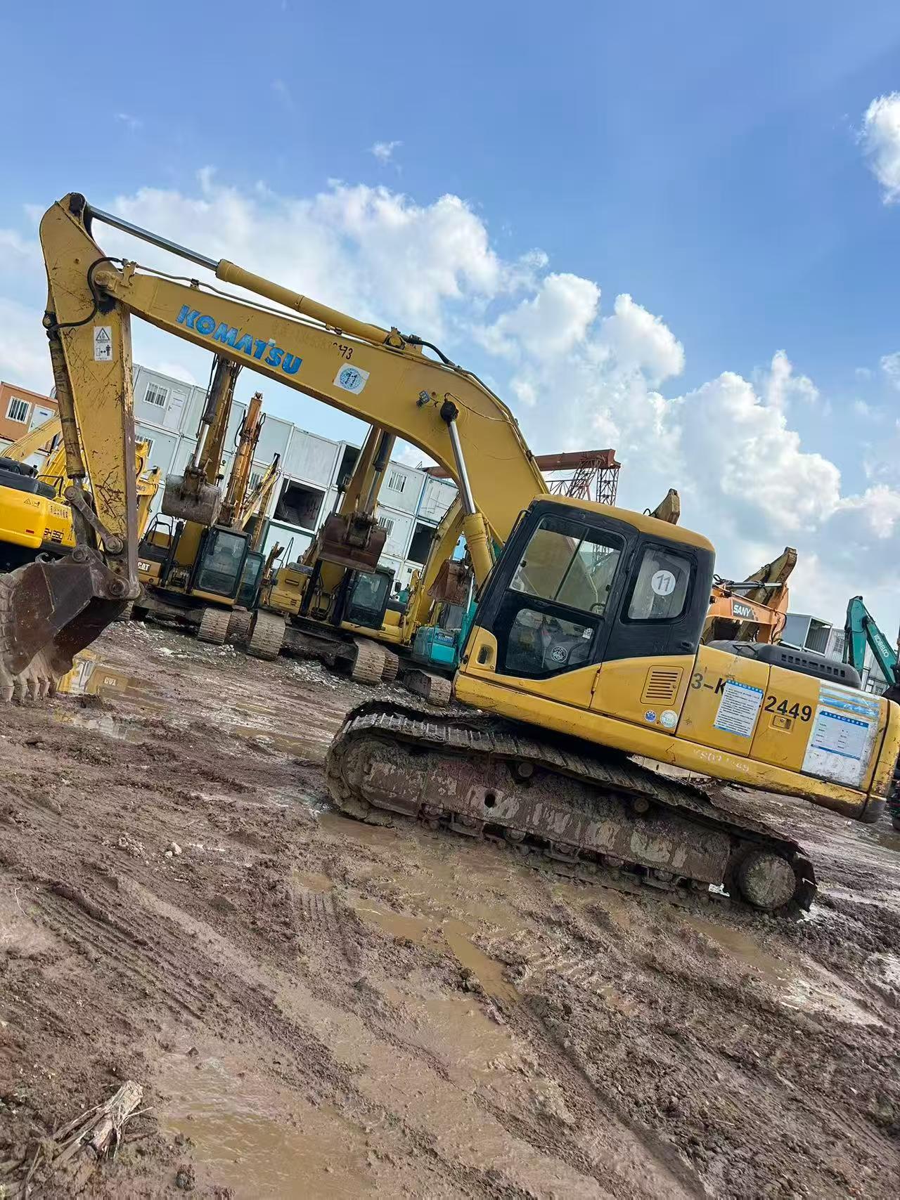 Buy Komatsu PC200-7 Used Excavator / 3