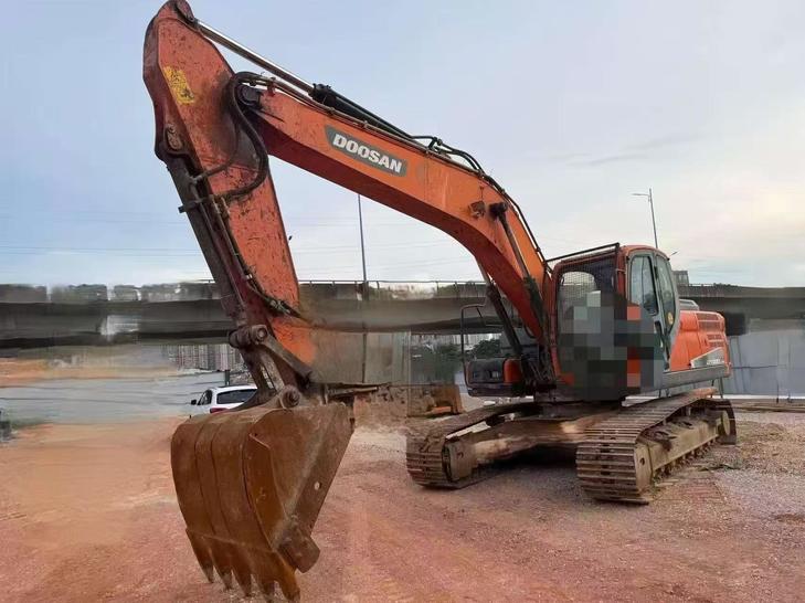 Buy Doosan DH220 Used Excavator / 1