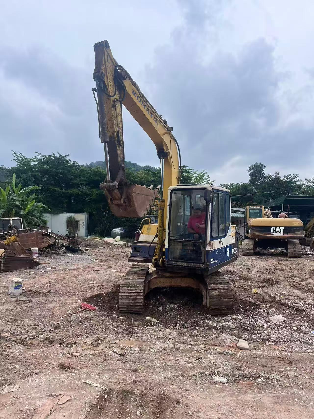 Buy Komatsu PC60-6 Used Excavator / 2