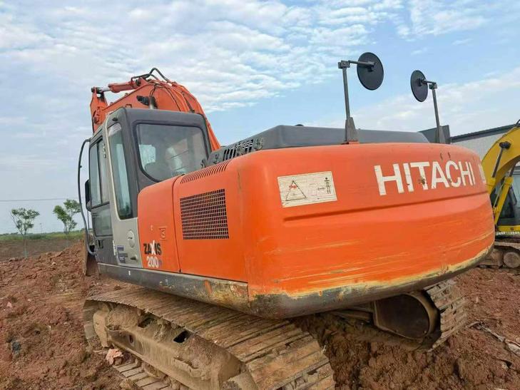 Buy Hitachi EX200-3 Used Excavator / 1