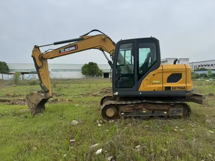 Buy XCMG XE75C Used Excavator / 1