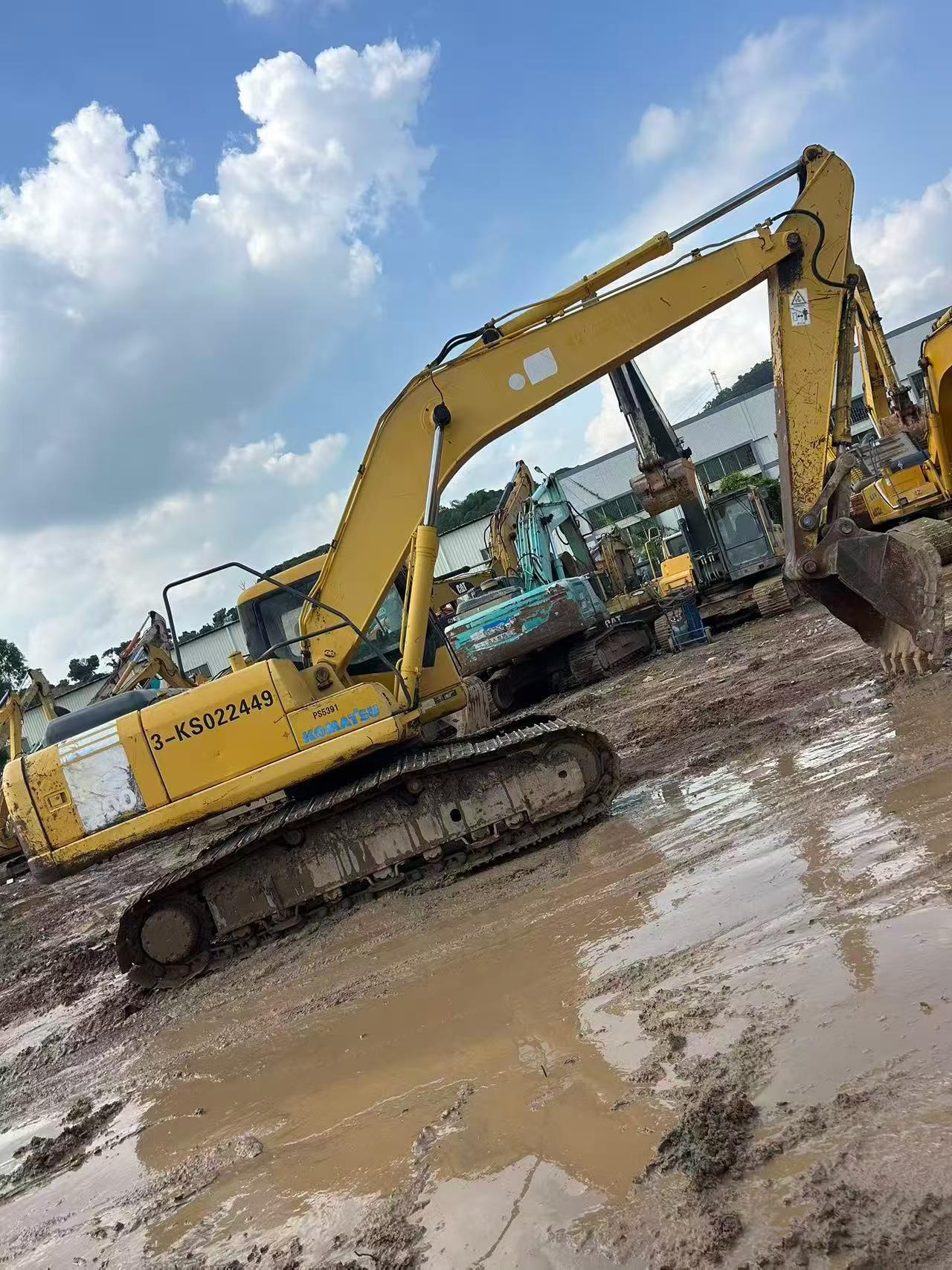 Buy Komatsu PC200-7 Used Excavator / 4