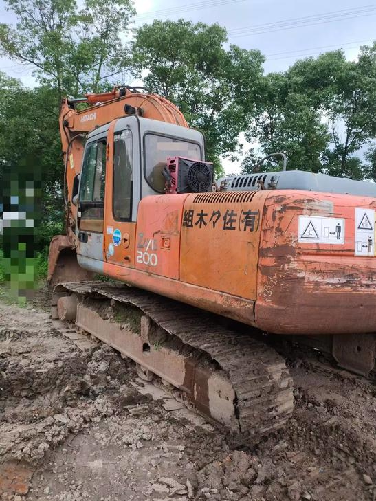 Buy Hitachi ZX200-6 Used Excavator / 1