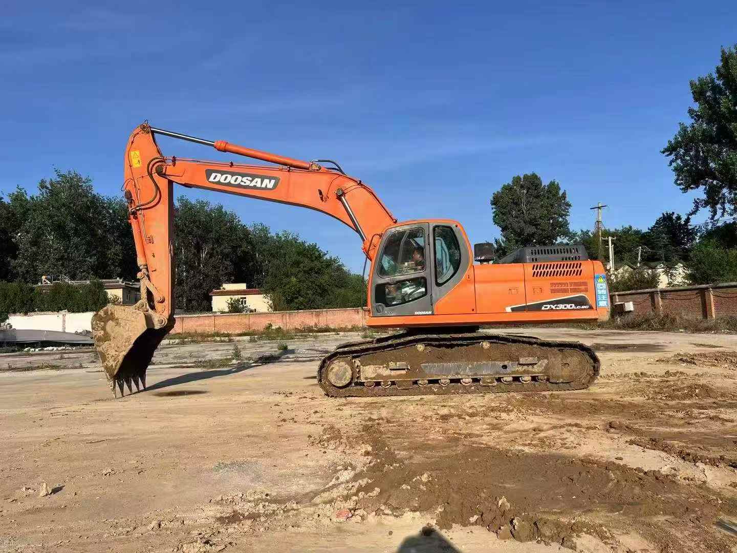 Buy Doosan DX260LC Used Excavator / 3