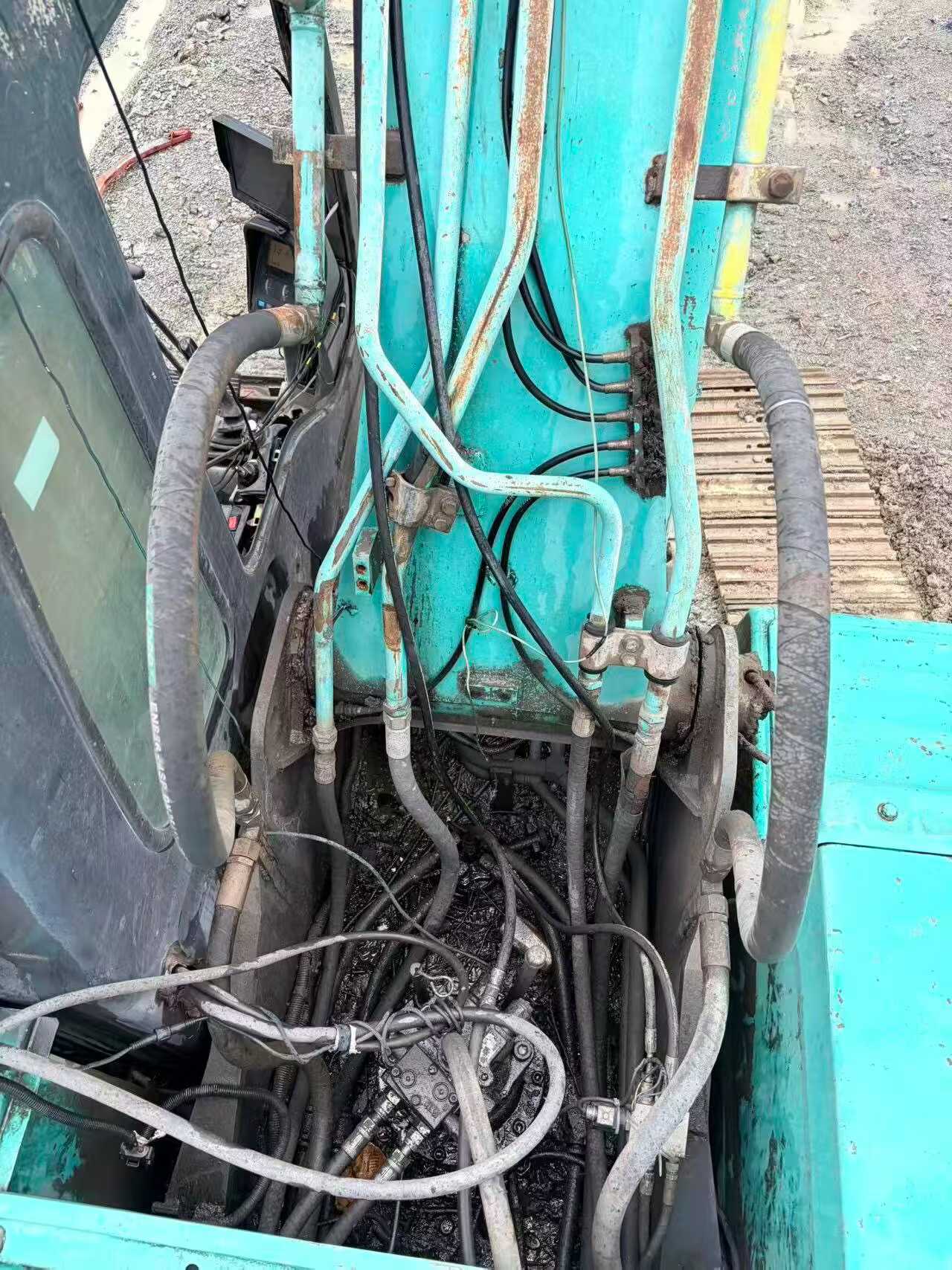 Buy Kobelco SK200 Used Excavator / 4