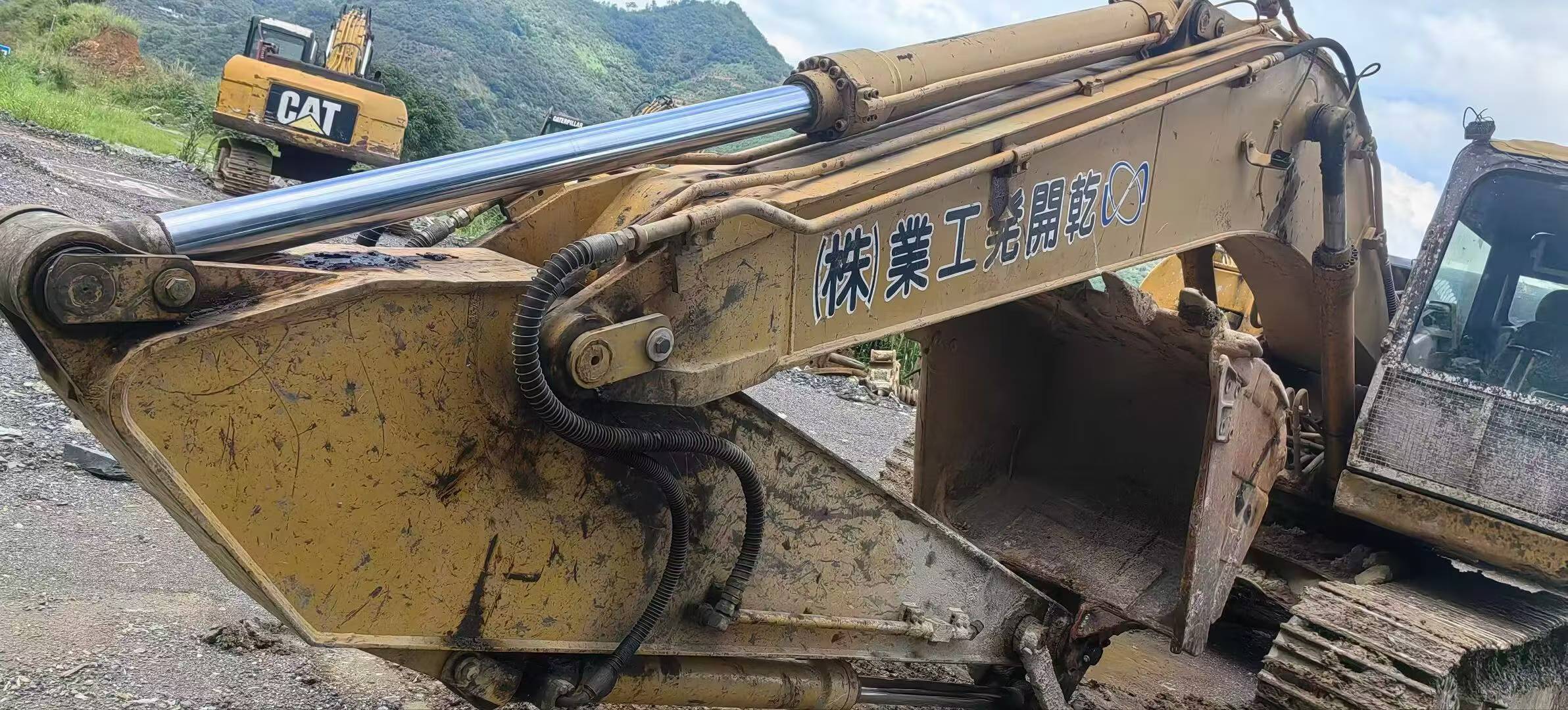 Buy Caterpillar 320D Used Excavator / 3