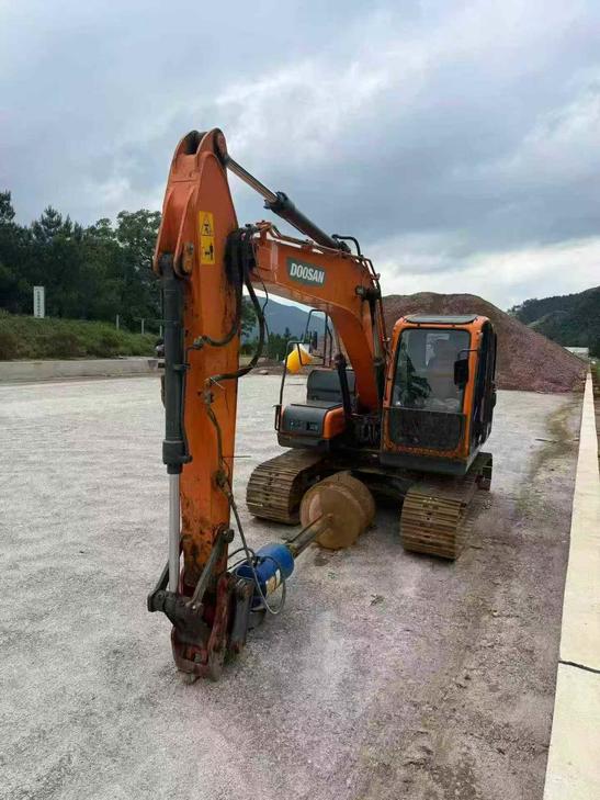 Buy Doosan S130W-3 Used Excavator / 1