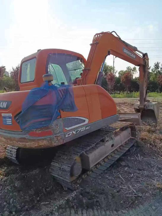 Buy Doosan DX75 Used Excavator / 1
