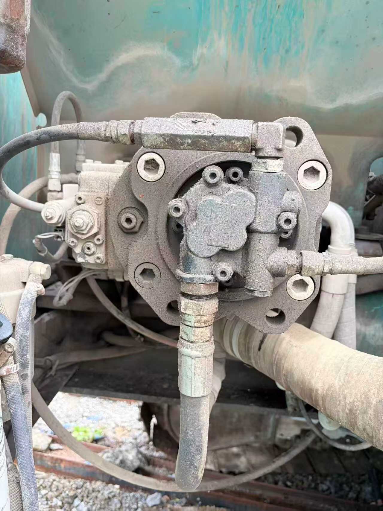 Buy Kobelco SK200 Used Excavator / 5