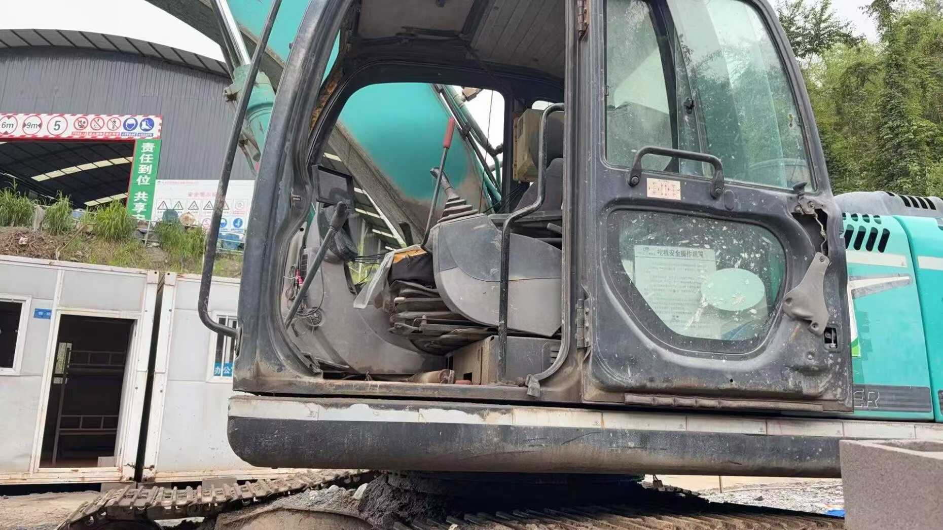 Buy Kobelco SK200 Used Excavator / 3