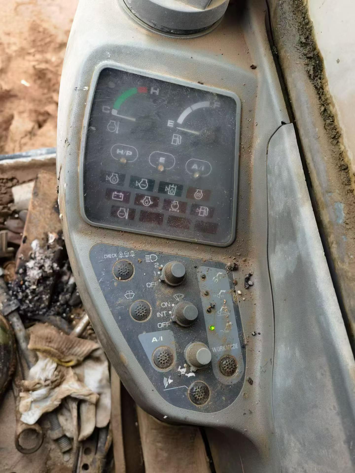 Buy Hitachi EX200-5 Used Excavator / 3