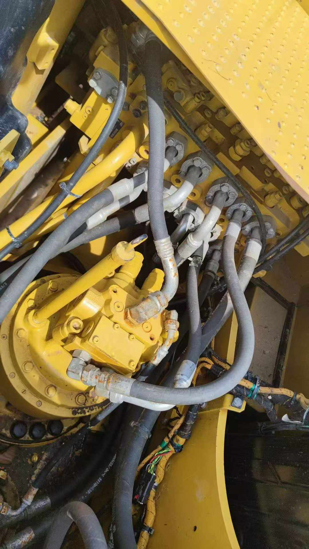 Buy Caterpillar 323 Used Excavator / 5