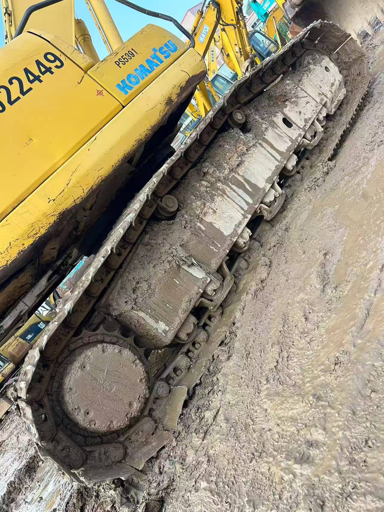 Buy Komatsu PC200-7 Used Excavator / 6
