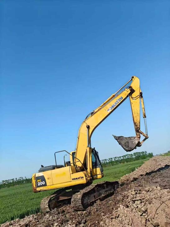 Buy Komatsu PC200-8 Used Excavator / 1