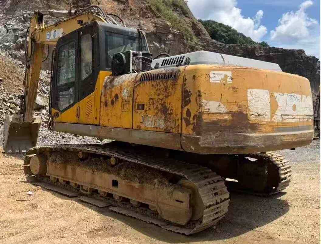 Buy XCMG XE215 Used Excavator / 2 Buy XCMG XE215 Used Excavator / 2