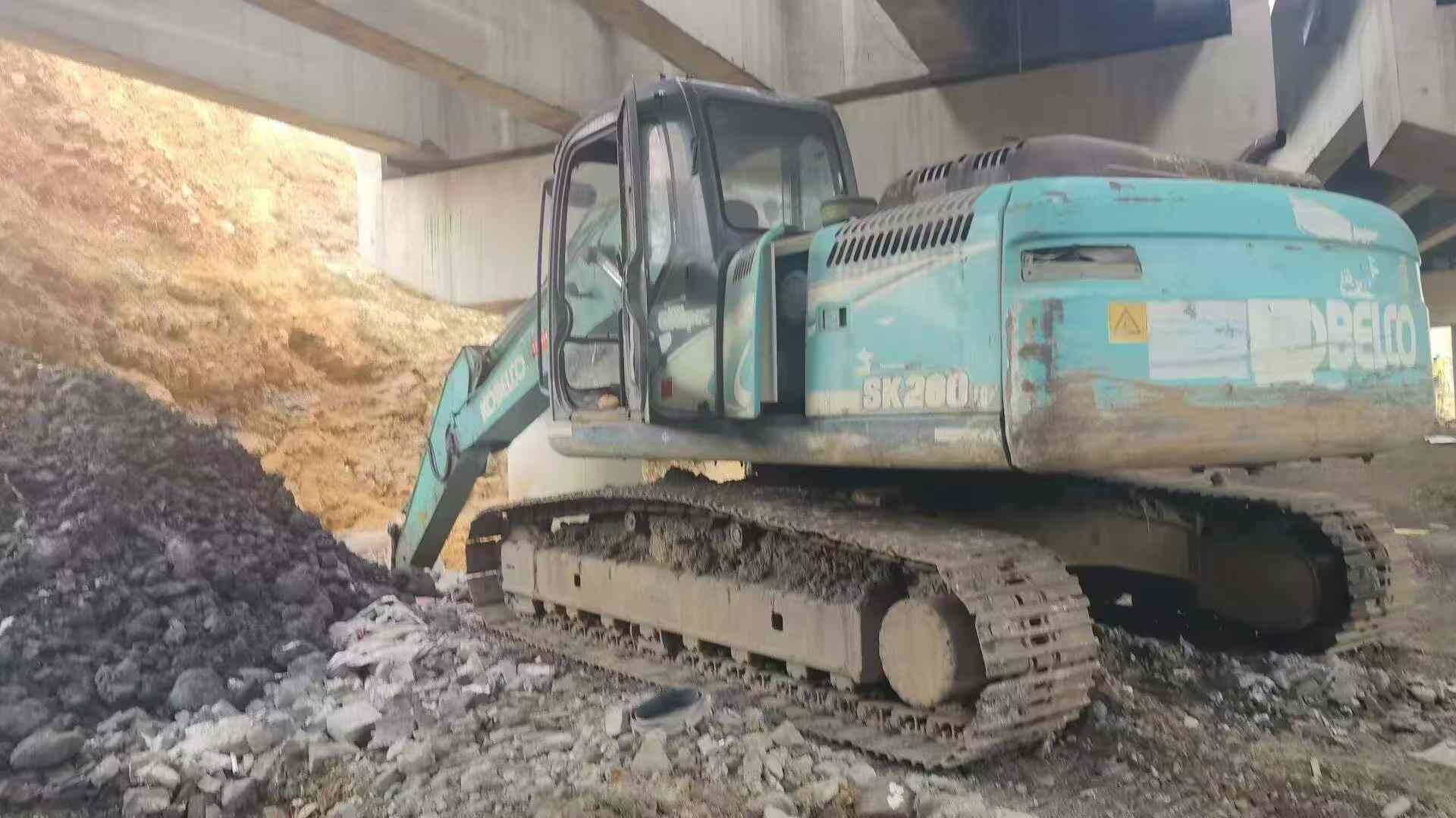 Buy Kobelco SK210 Used Excavator / 2