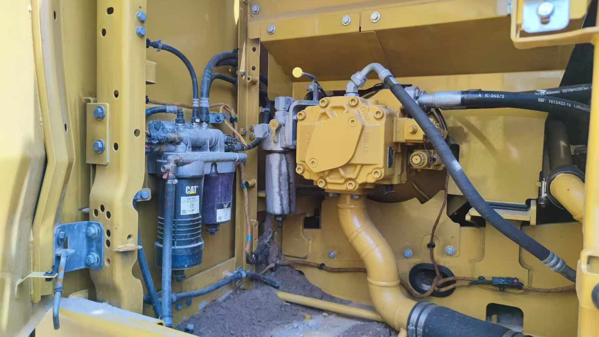 Buy Caterpillar 323 Used Excavator / 6
