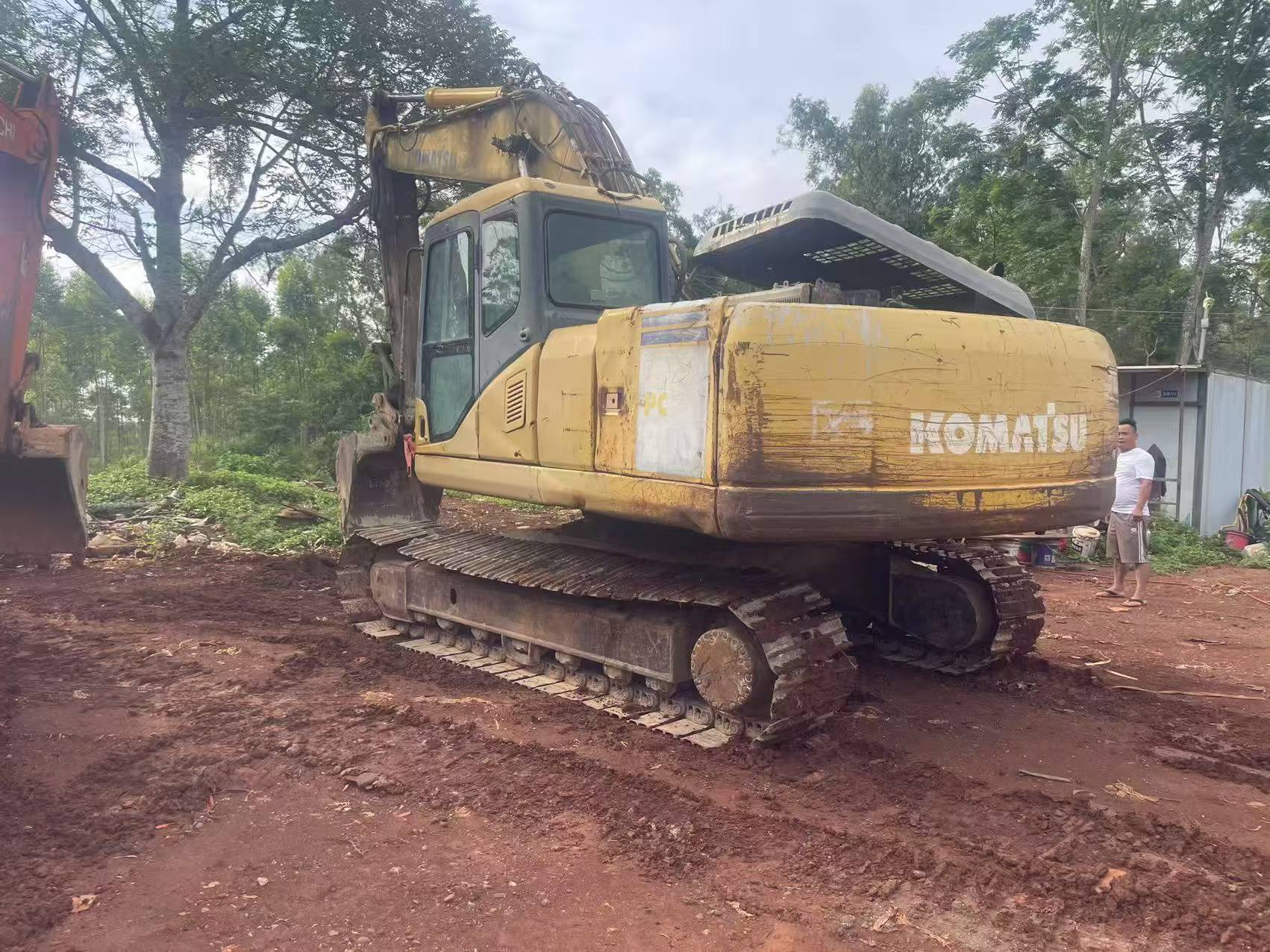 Buy Komatsu PC200-7 Used Excavator / 2