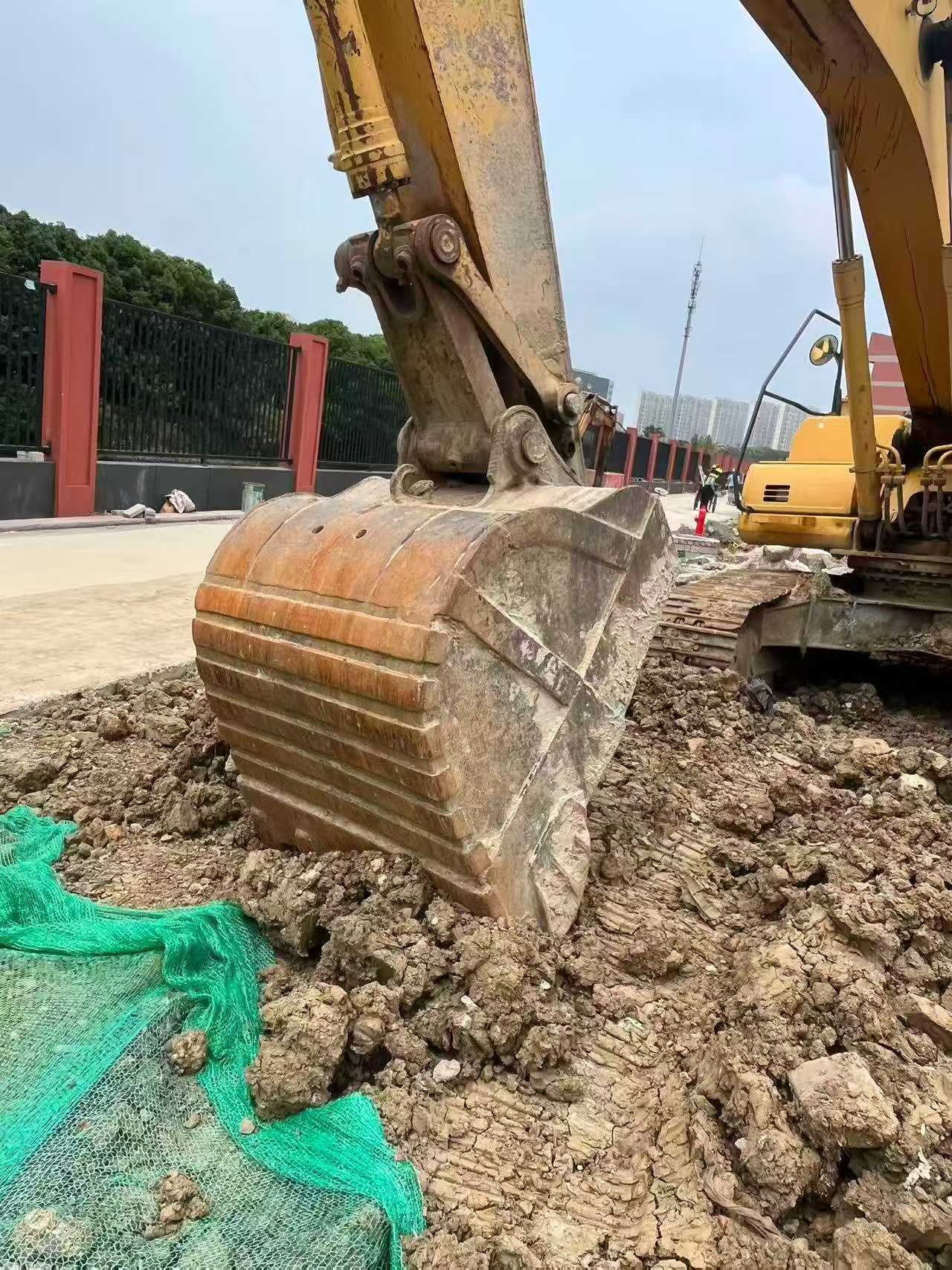 Buy Komatsu PC200 Used Excavator / 8