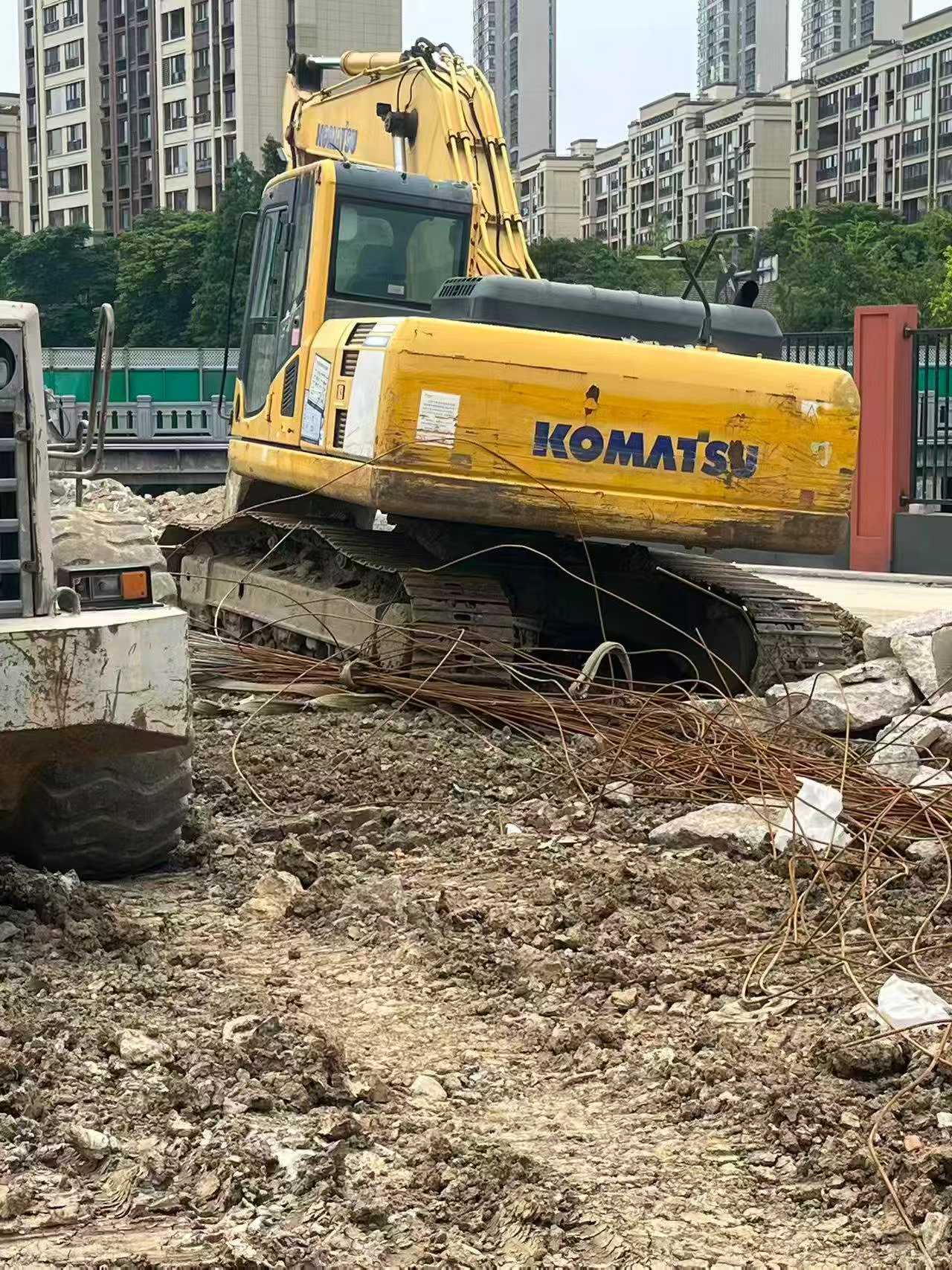 Buy Komatsu PC200 Used Excavator / 9