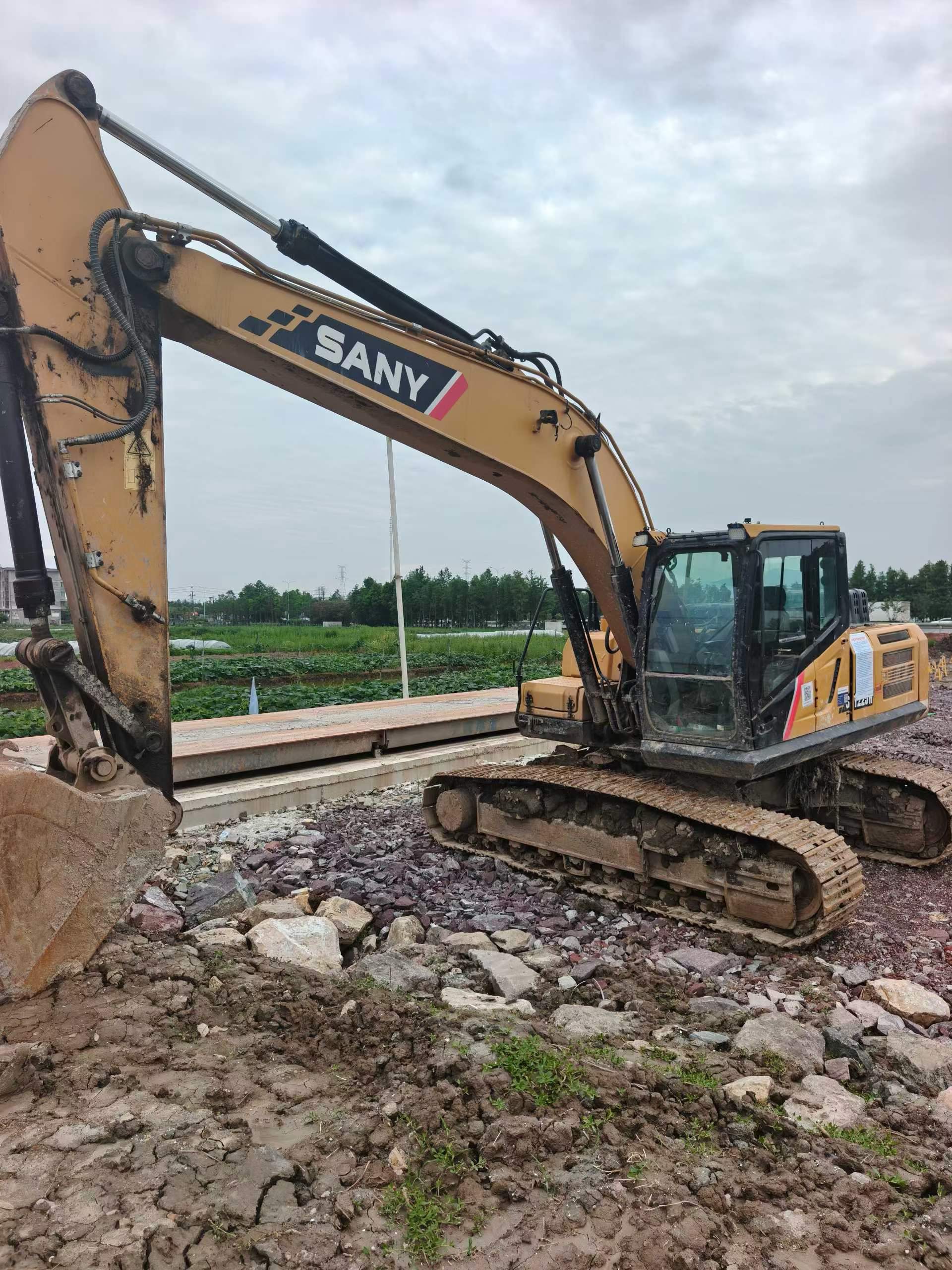 Buy Sany SY225C Used Excavator / 3