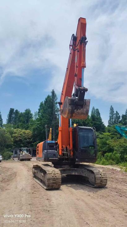 Buy Hitachi EX200 Used Excavator / 1