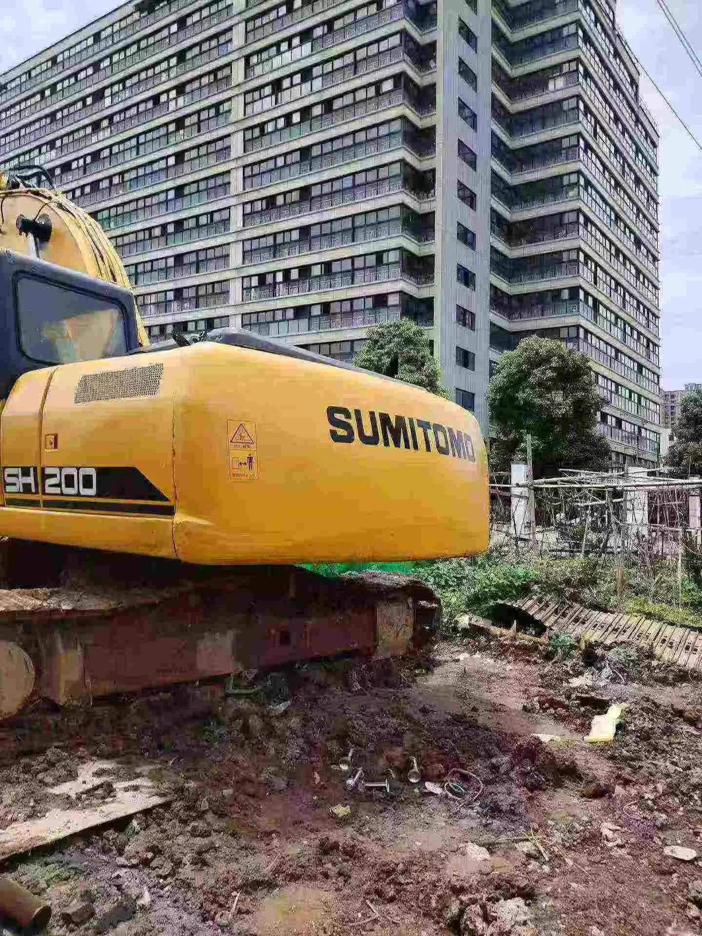 Buy Sumitomo SH200A5 Used Excavator / 3