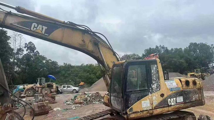 Buy Caterpillar 320C Used Excavator / 1