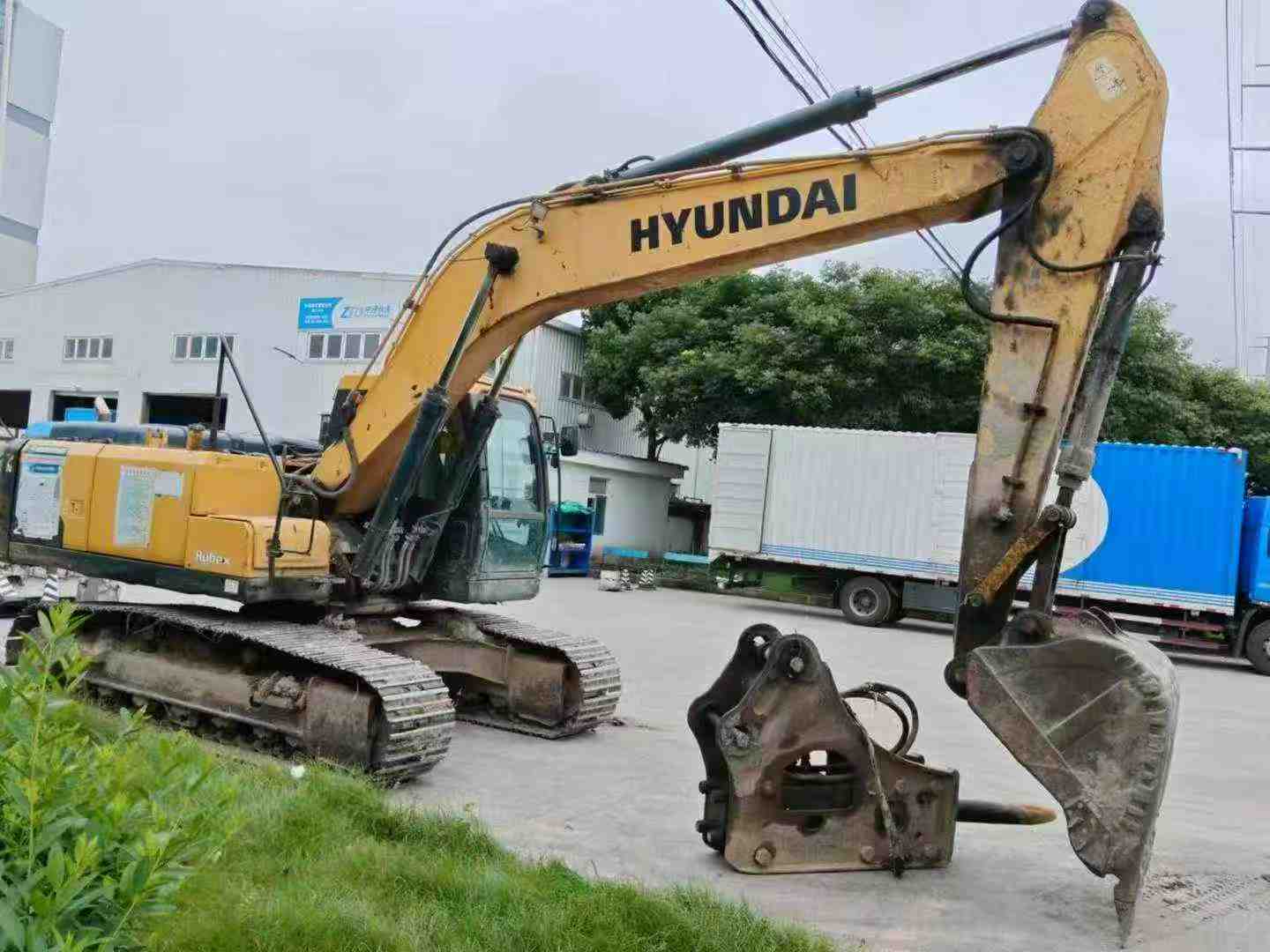 Buy Hyundai R215VS Used Excavator / 4