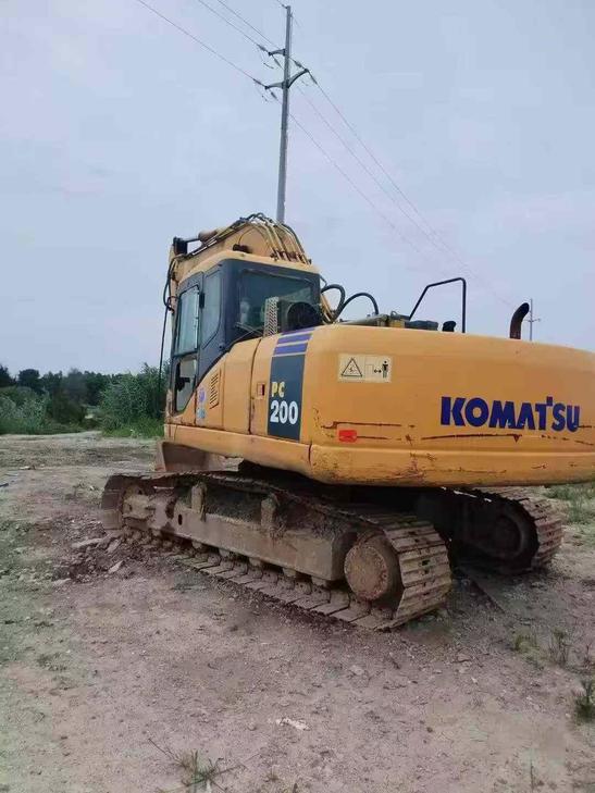 Buy Komatsu PC200-7 Used Excavator / 1