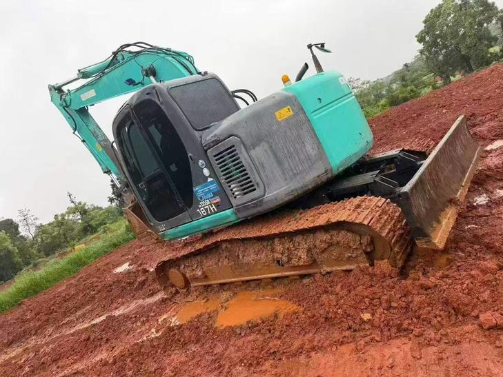 Buy Kobelco SK135 Used Excavator / 1