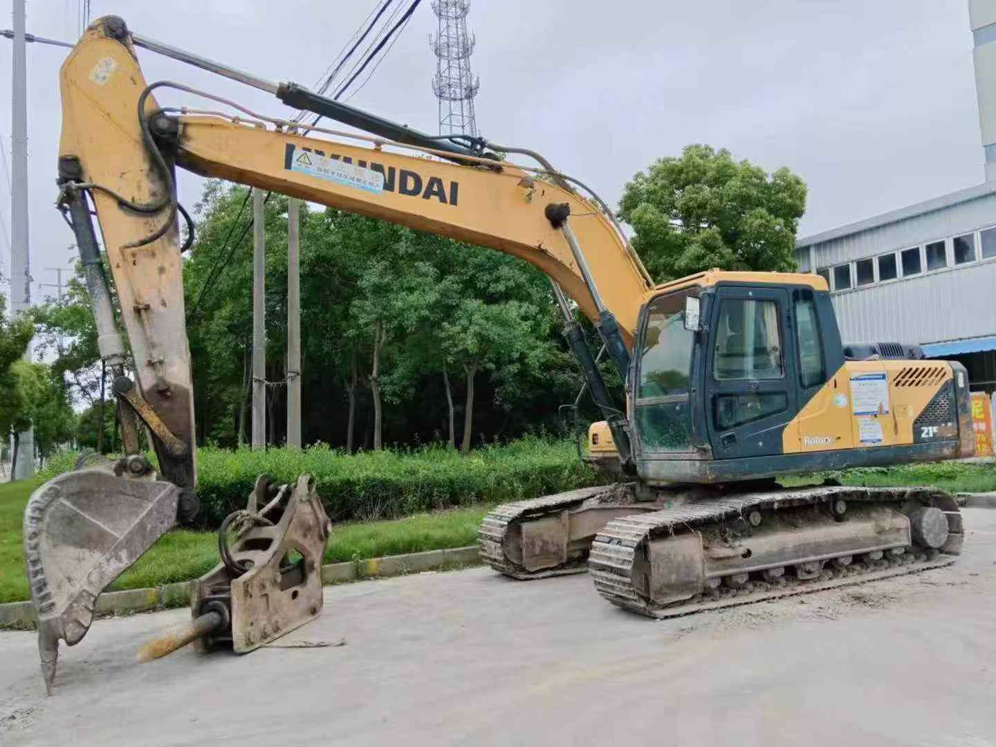 Buy Hyundai R215VS Used Excavator / 3
