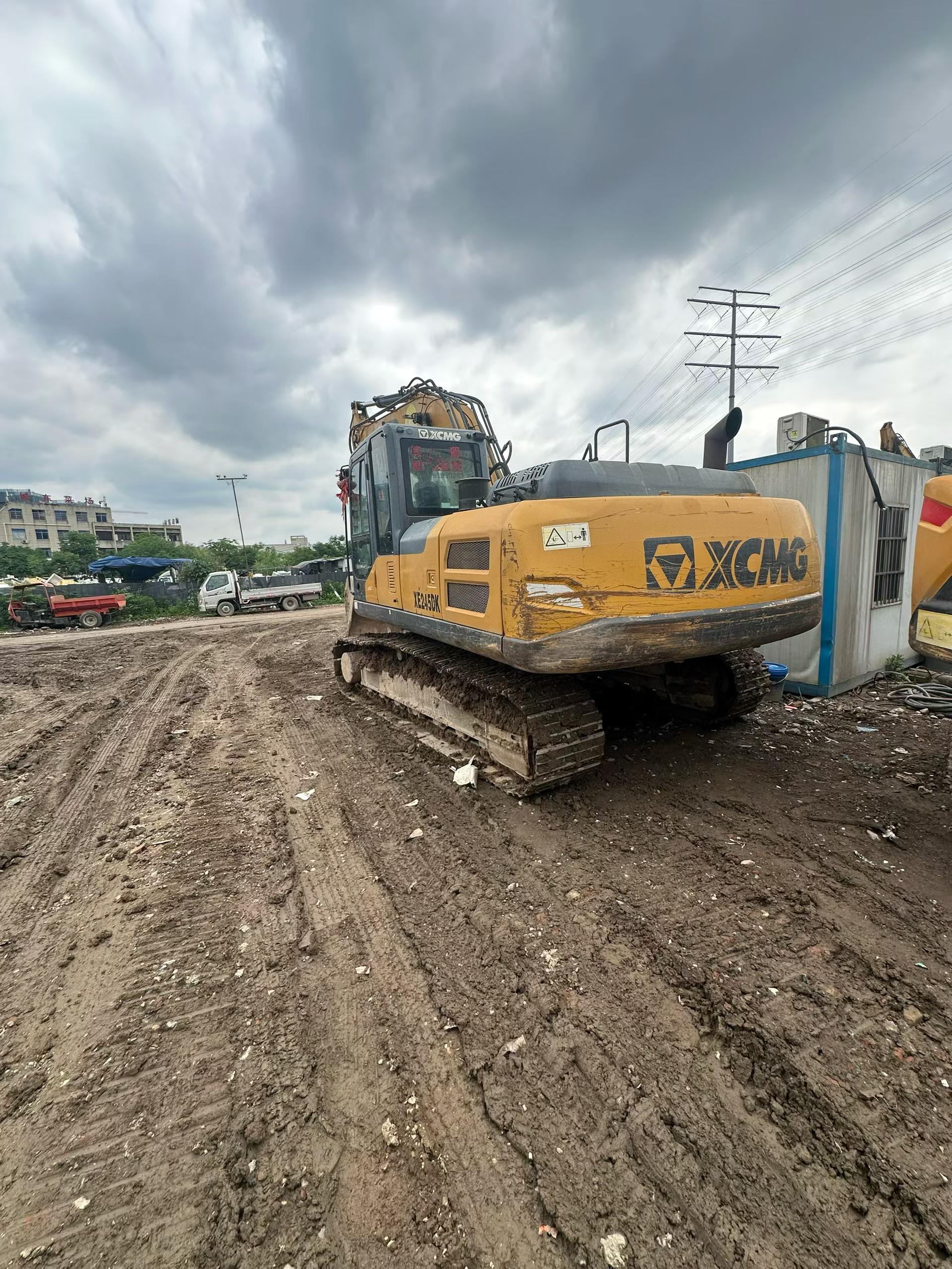 Buy XCMG XE205DA Used Excavator / 2