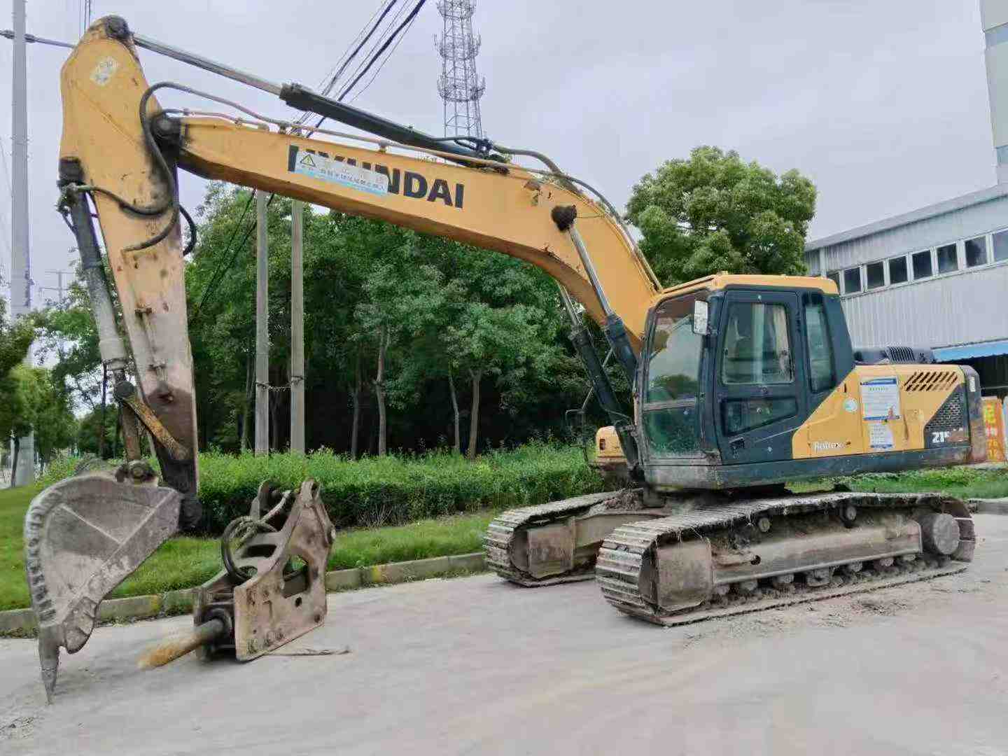 Buy Hyundai R215VS Used Excavator / 3