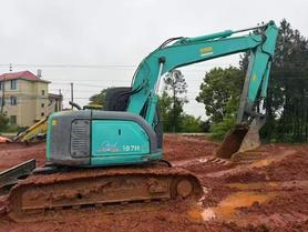 Buy Kobelco SK135 Used Excavator / 3 Buy Kobelco SK135 Used Excavator / 3