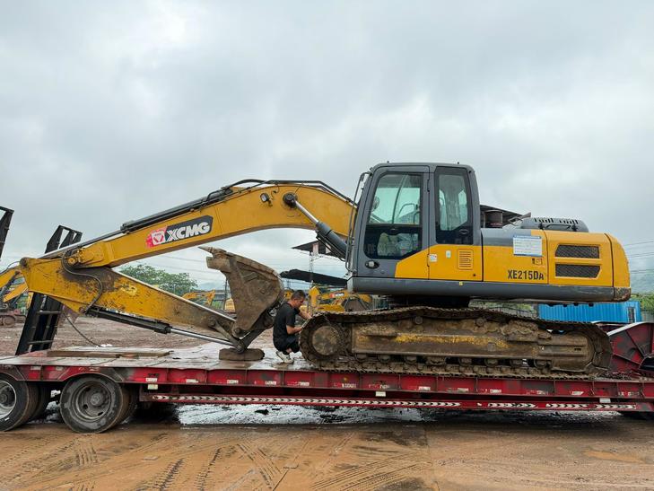 Buy XCMG XE215DA Used Excavator / 1