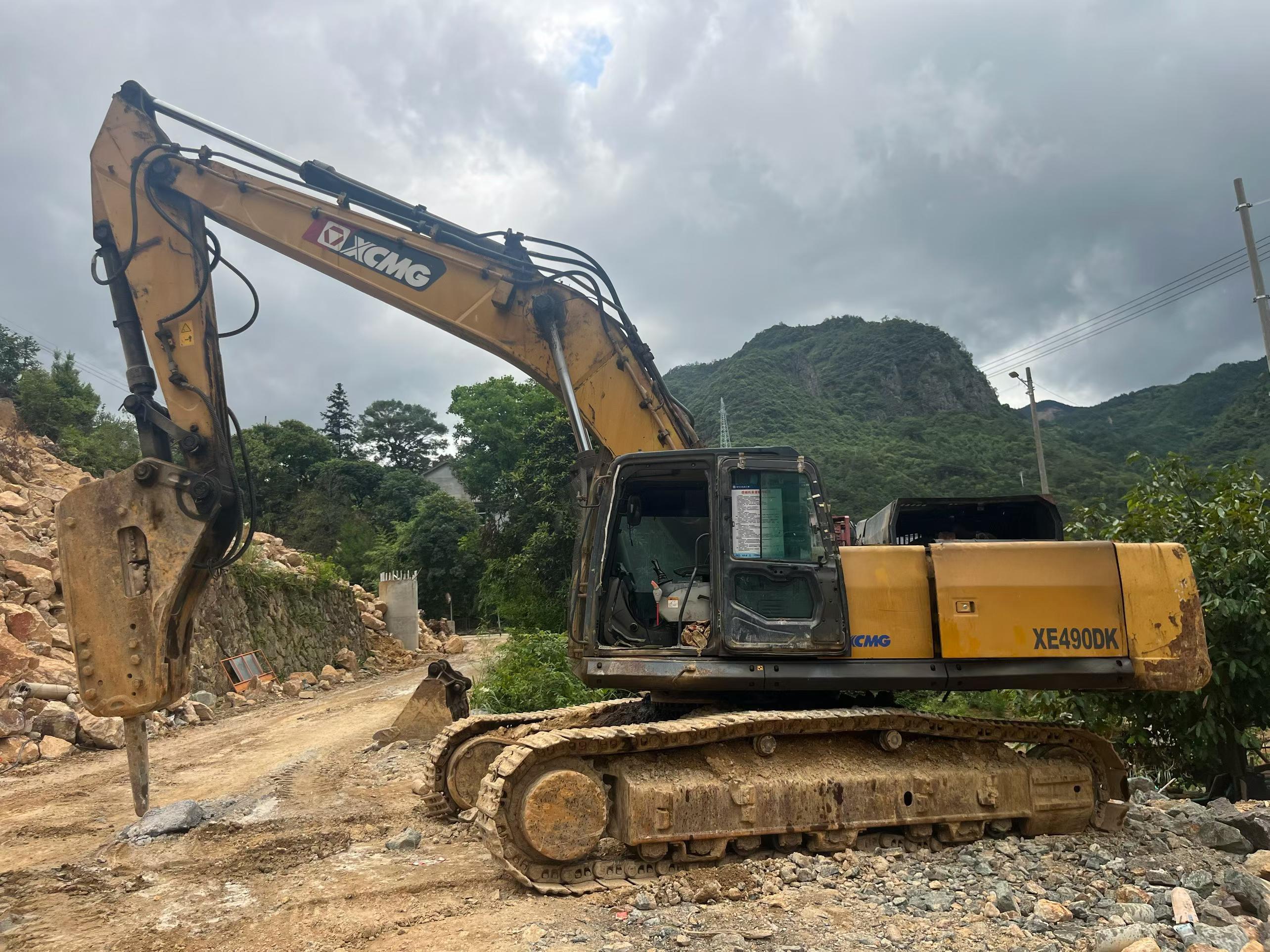 Buy XCMG XE470 Used Excavator / 2