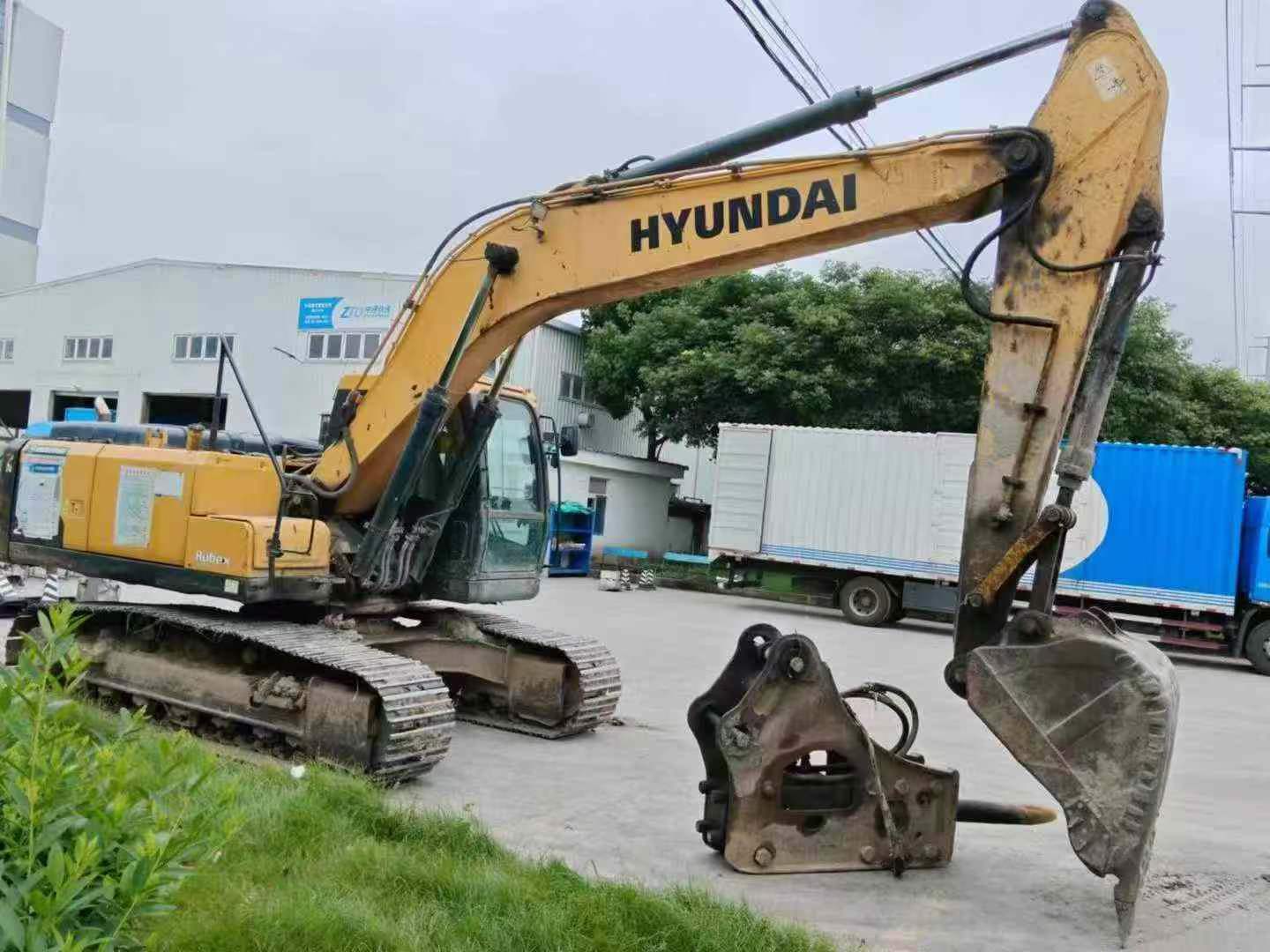 Buy Hyundai R215VS Used Excavator / 4