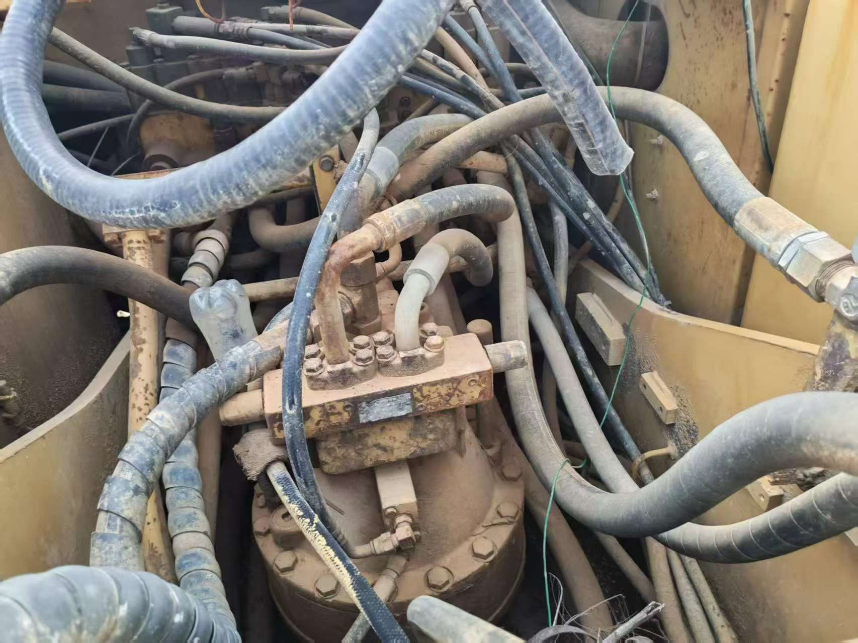 Buy Caterpillar 320V2 Used Excavator / 5
