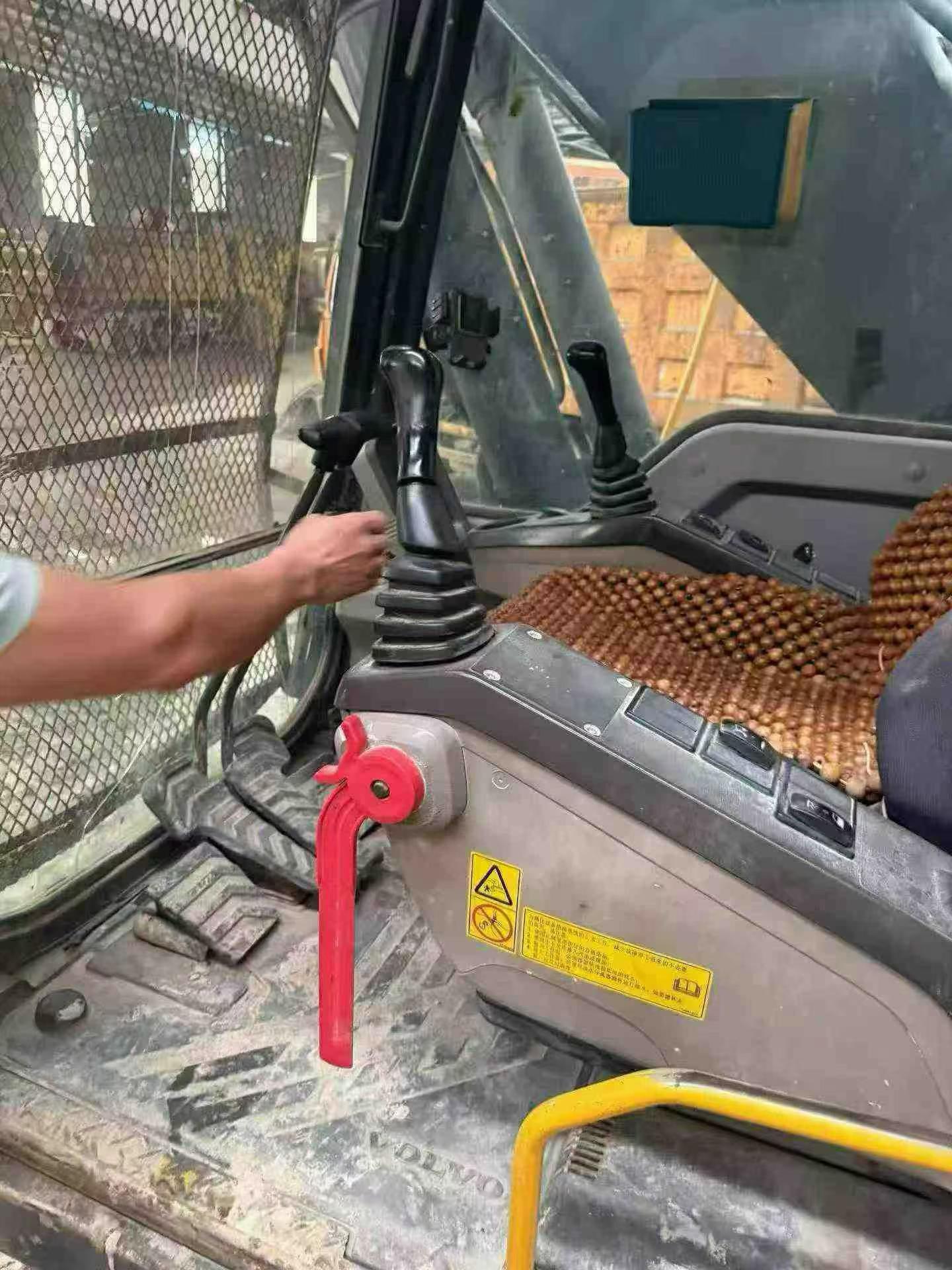 Buy Volvo L250G Used Excavator / 4