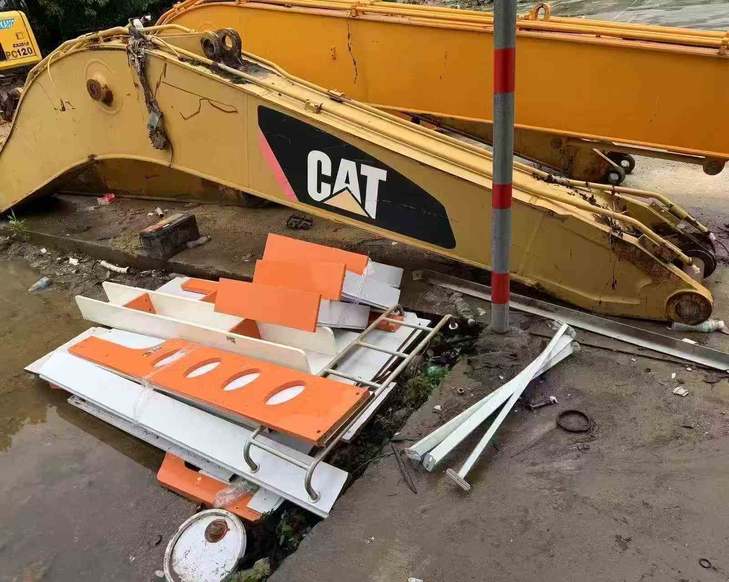 Buy Caterpillar 320D Used Excavator / 1