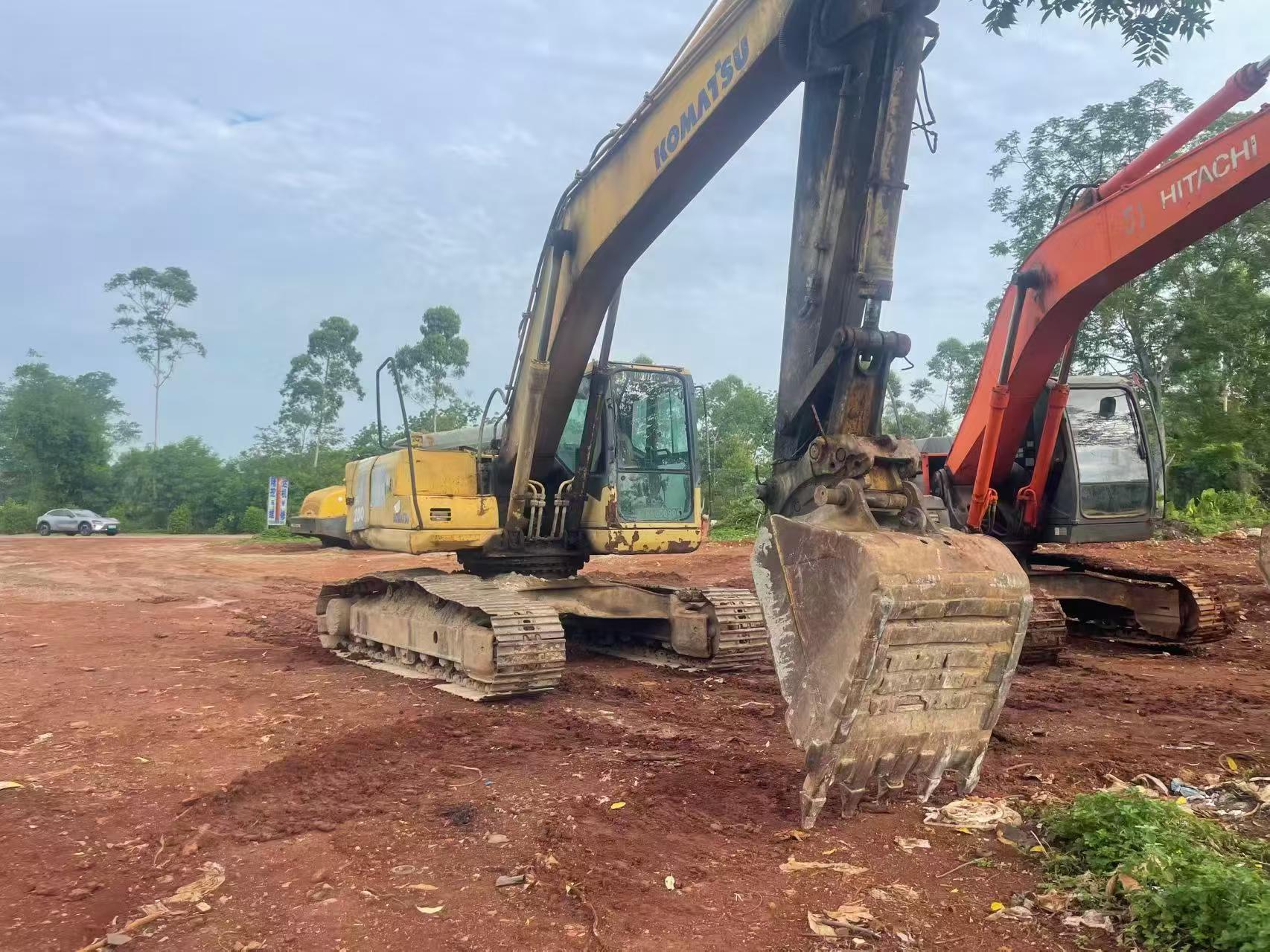 Buy Komatsu PC200-7 Used Excavator / 8