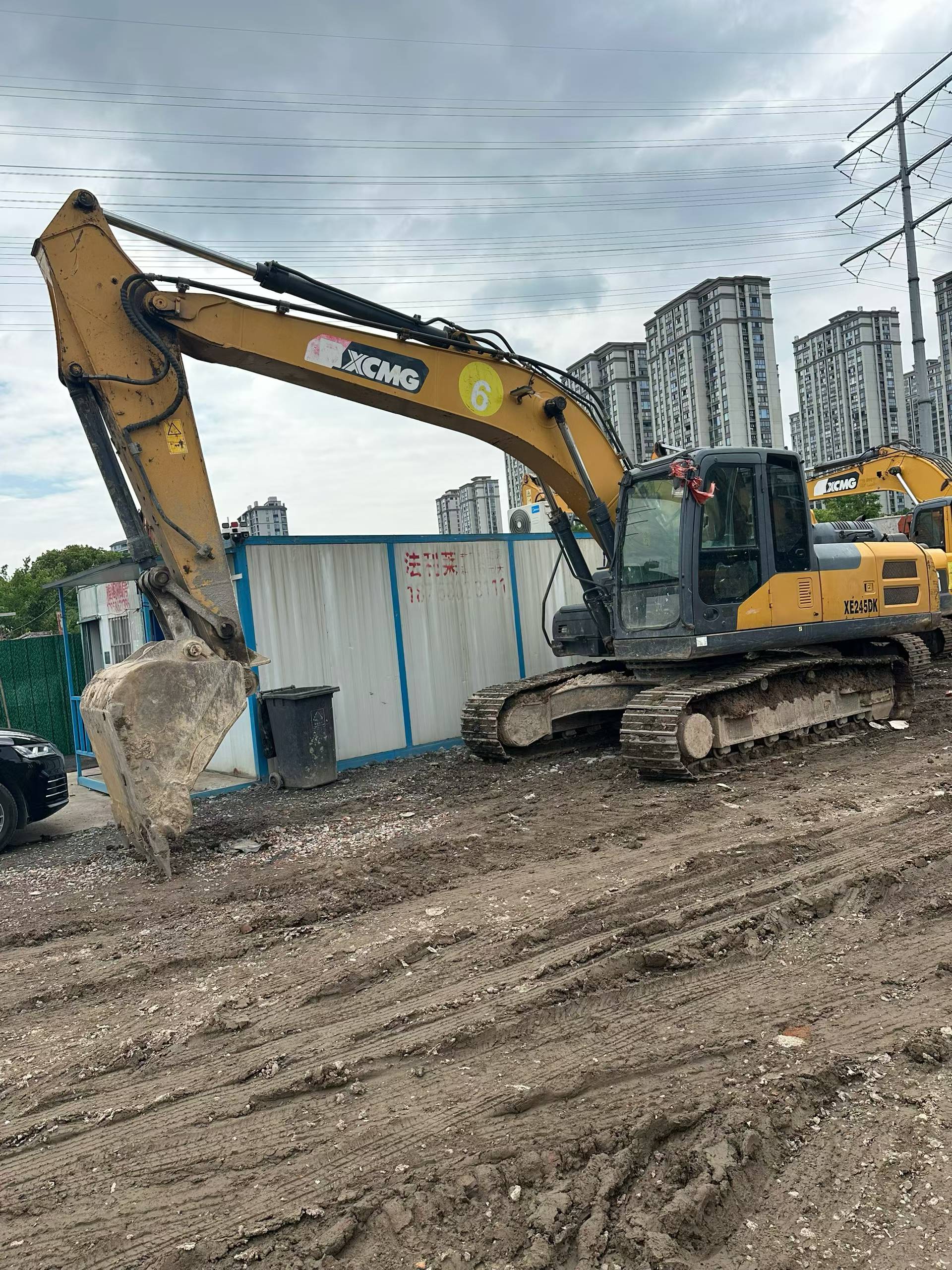 Buy XCMG XE205DA Used Excavator / 4