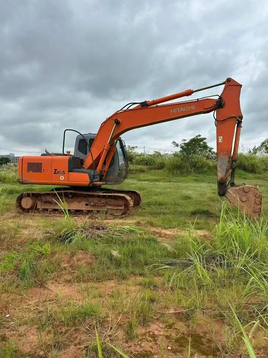 Buy Hitachi EX120-6 Used Excavator / 1