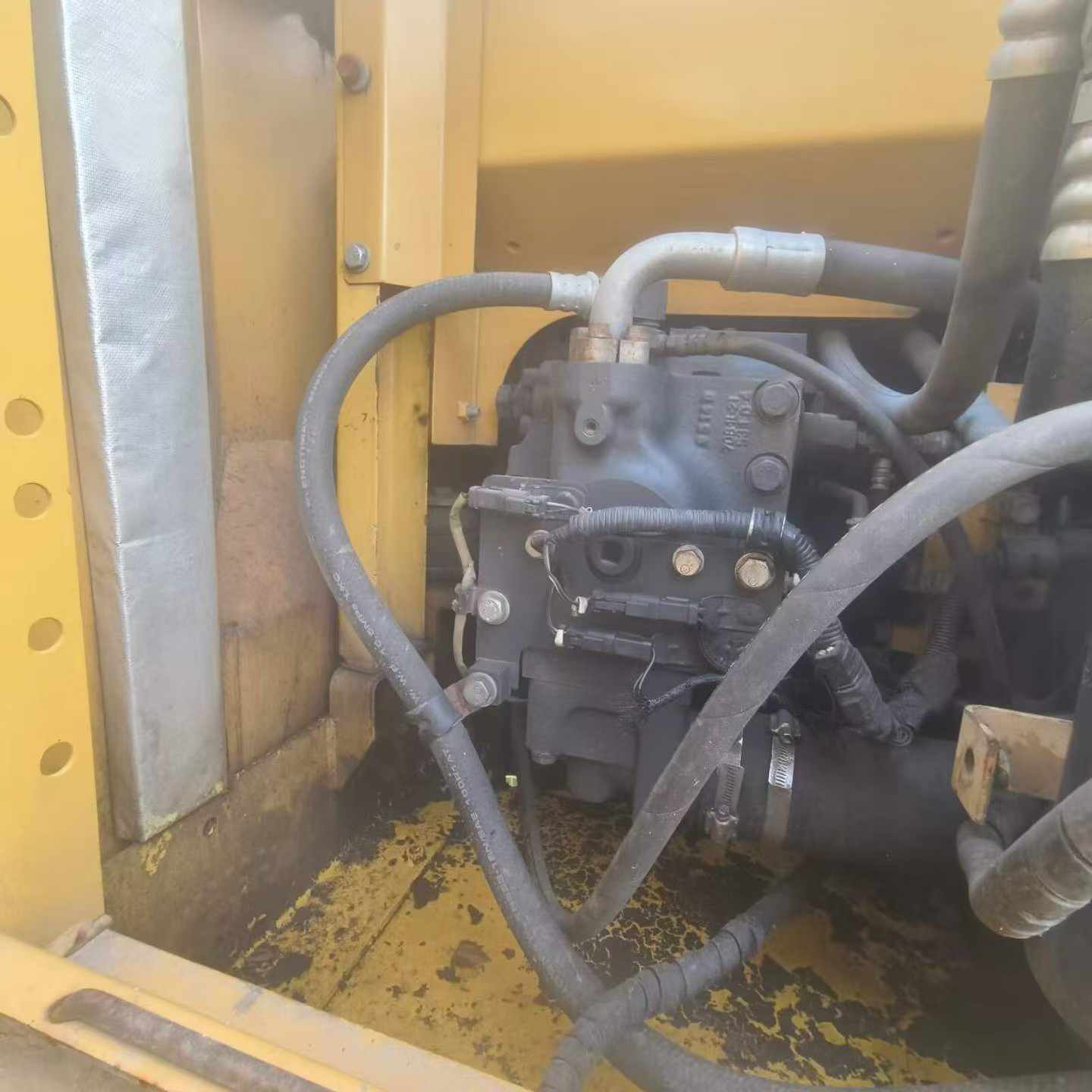 Buy Komatsu PC130 Used Excavator / 4