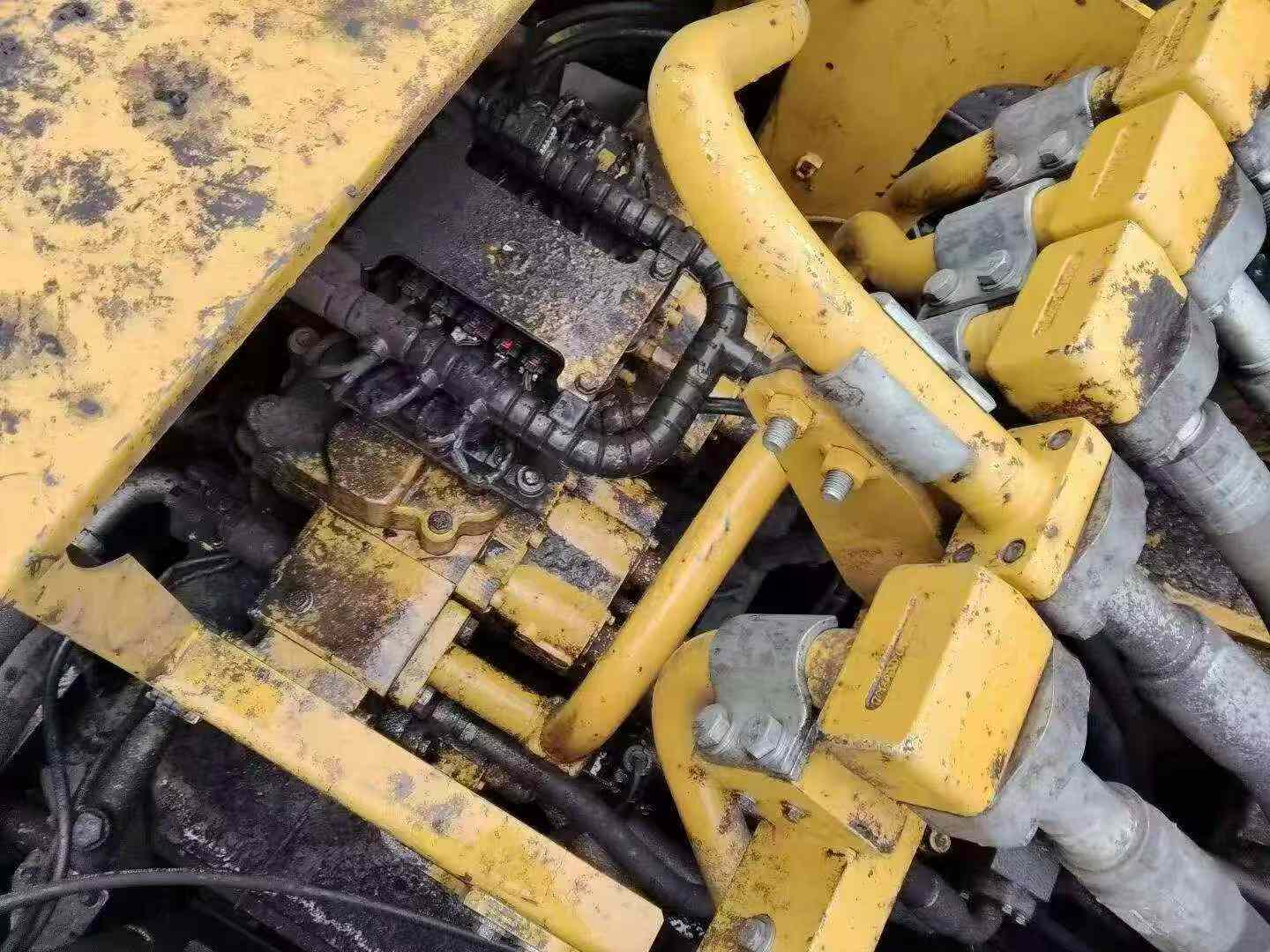Buy Caterpillar 390DL Used Excavator / 2