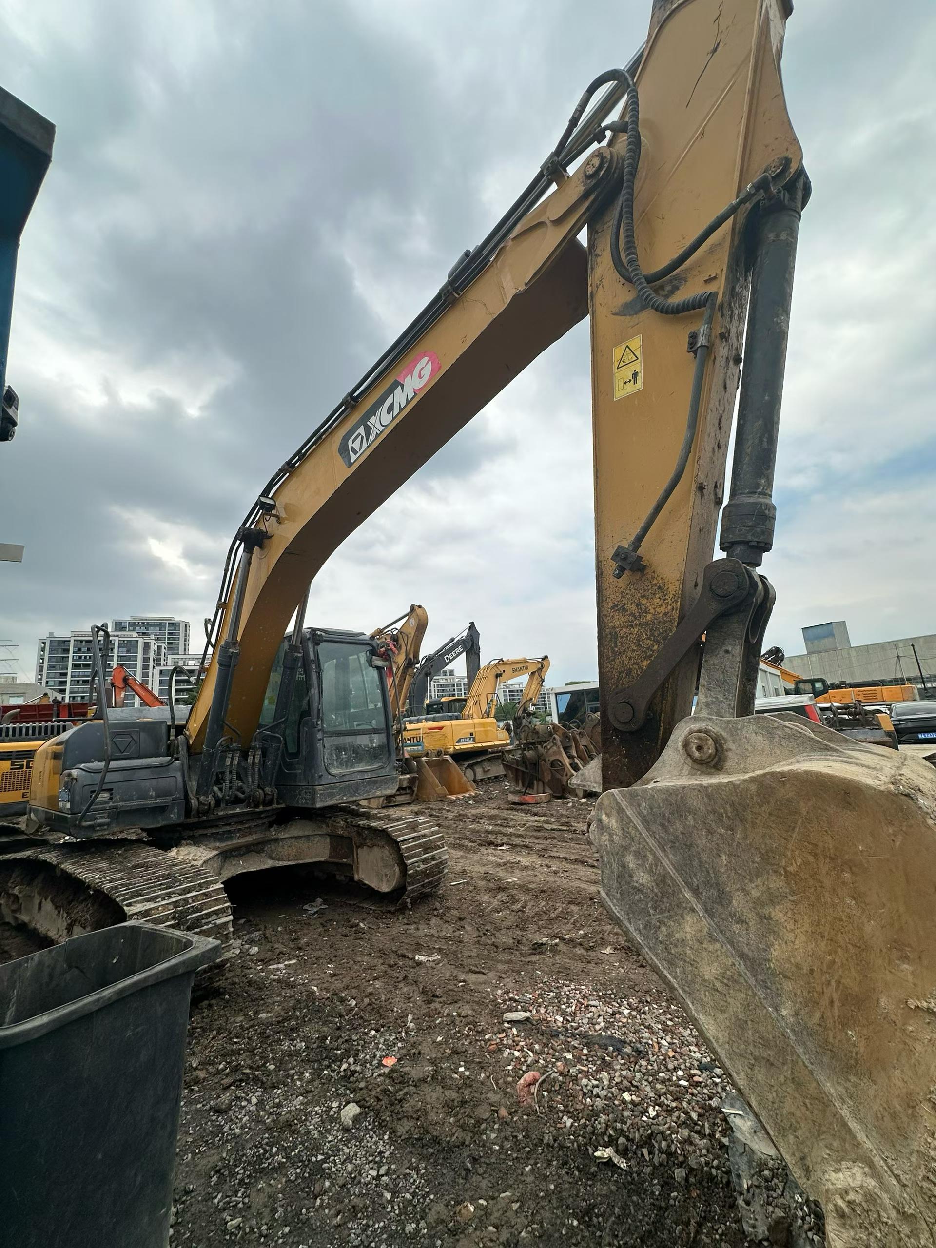 Buy XCMG XE205DA Used Excavator / 5