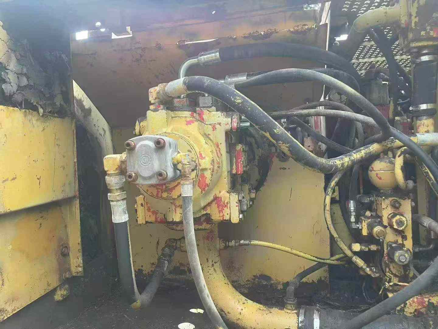 Buy Caterpillar 320V2 Used Excavator / 8